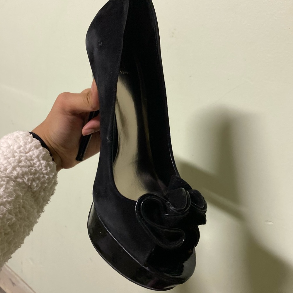 Ribbon heels